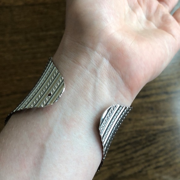 Medium Silver Vertical Stripe Edge Cuff Bracrlet - Picture 5 of 5